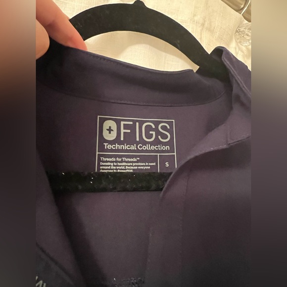 FIGS scrubs top Oversized - Picture 3 of 3